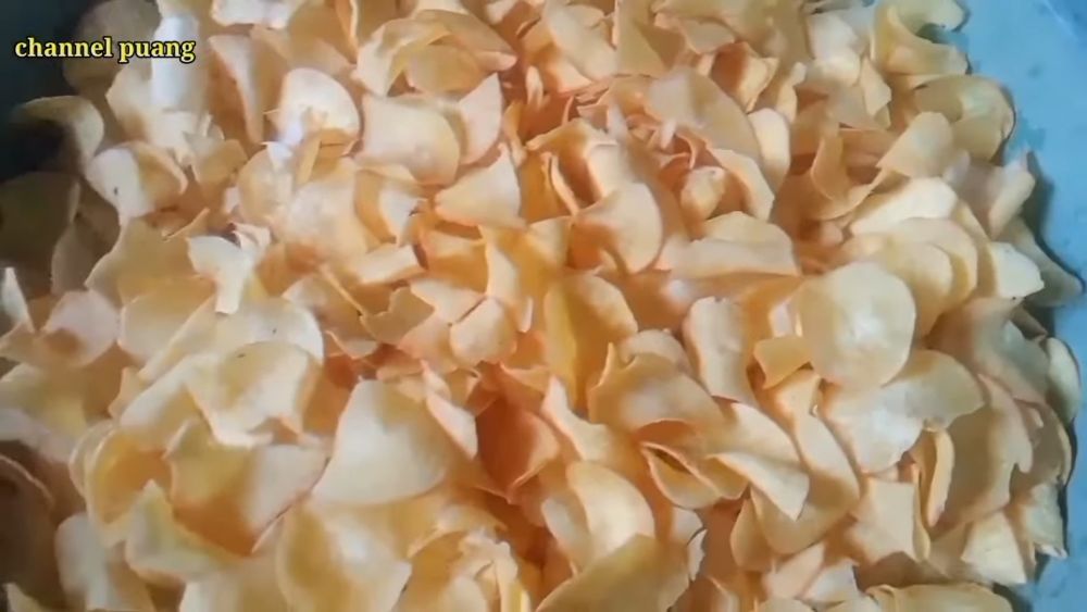 Trik bikin keripik singkong yang renyah dan tidak lengket saat digoreng, cukup tambah 2 bahan dapur