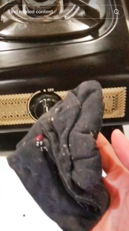Tanpa detergen dan air panas, ini cara cuci kain lap yang bau apek dan berminyak pakai 2 bahan dapur