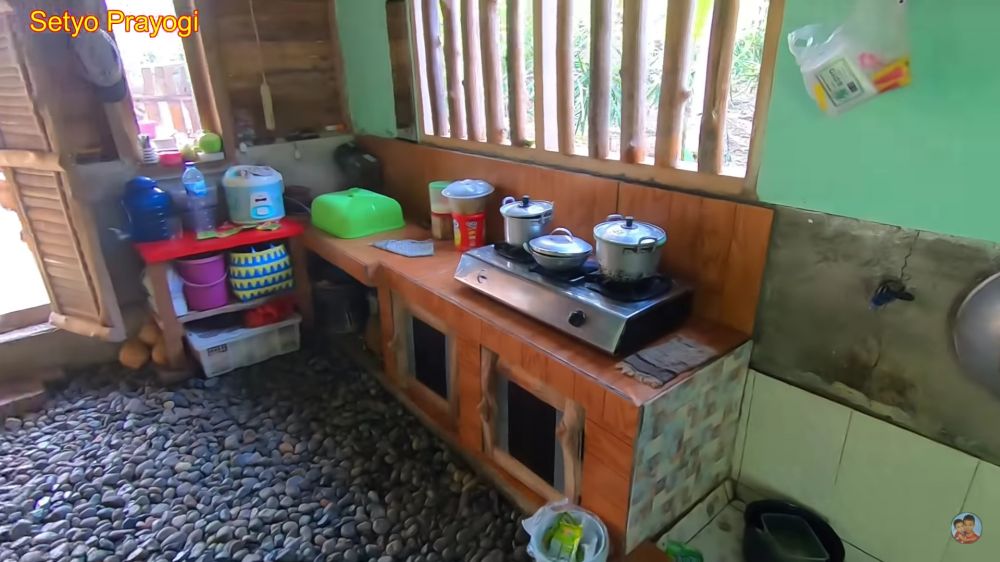 rumah kayu lantainya unik © 2024 brilio.net rumah kayu lantainya unik © 2024 brilio.net