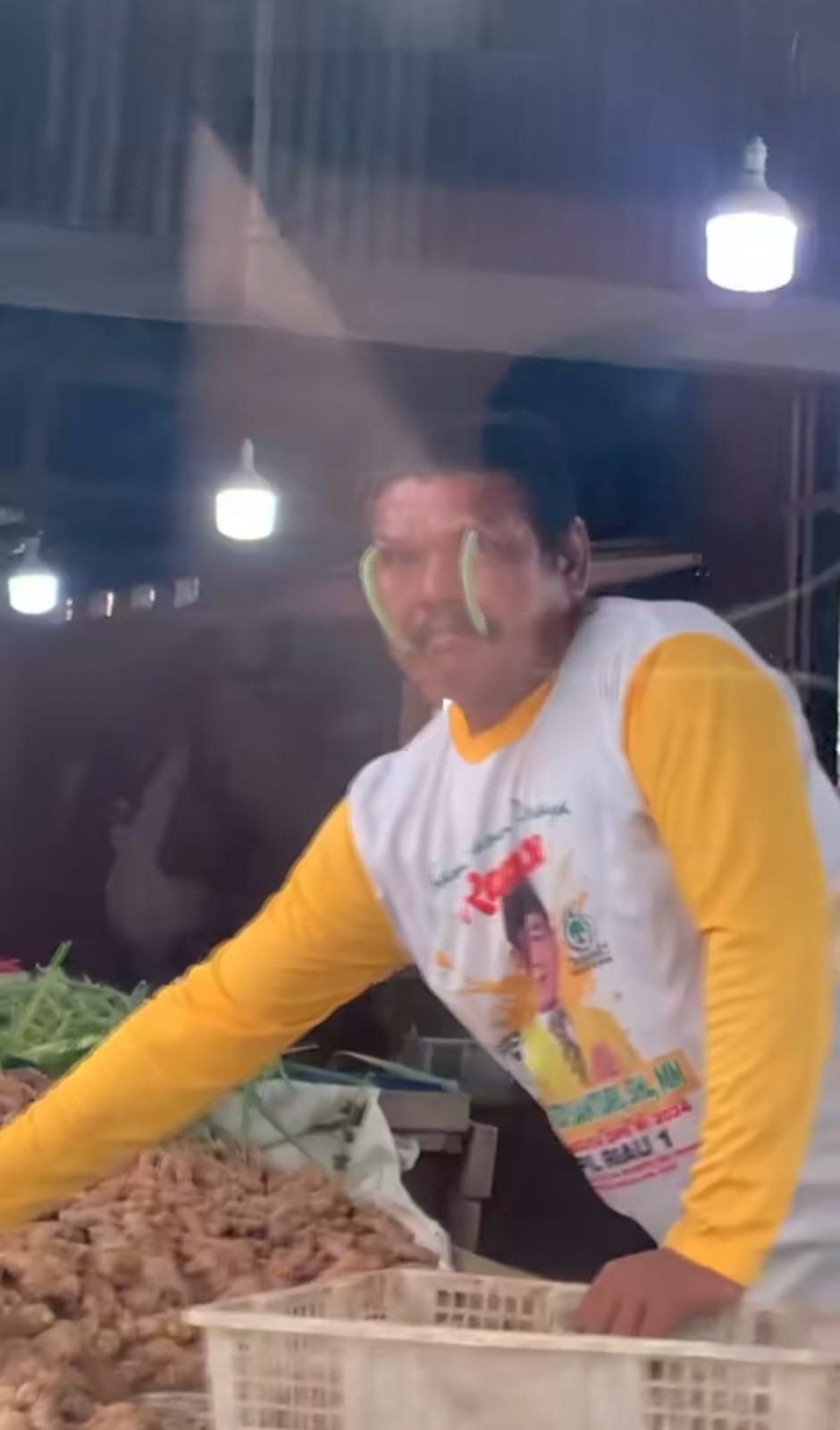 Pedagang nahan ngantuk © TikTok Pedagang nahan ngantuk © TikTok