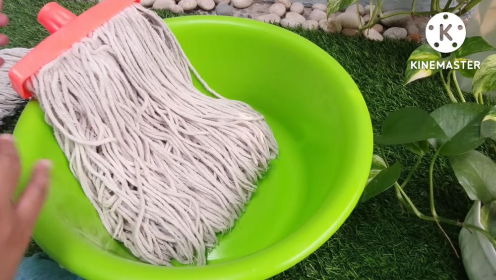 Cara mencuci kain pel dekil kusam jadi putih lagi tanpa direndam semalaman, cukup tambah 3 bahan dapur