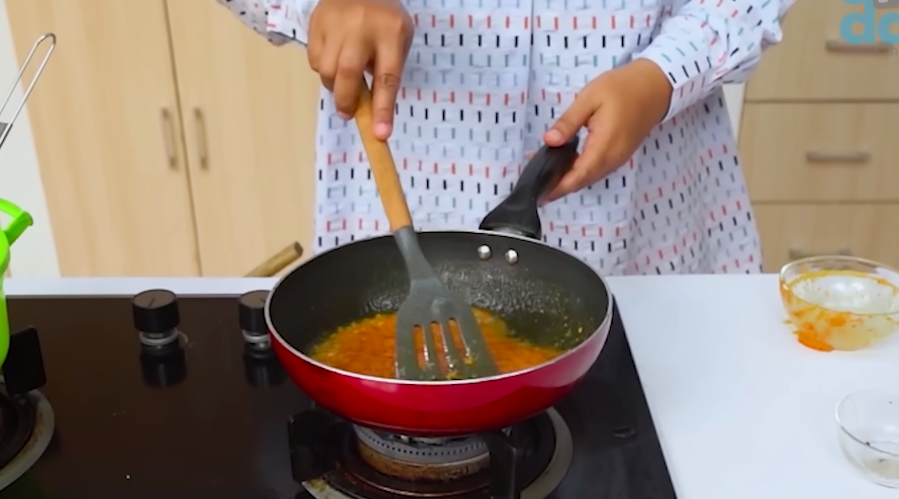 Tanpa dialasi daun pisang, ini trik bakar ikan di teflon agar matang merata dan tak lengket