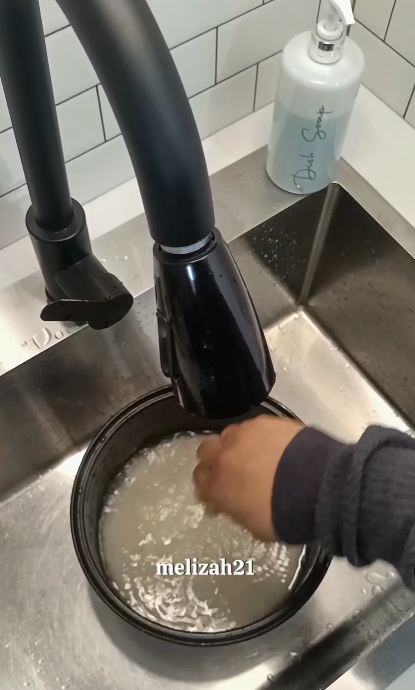 Tanpa minyak goreng, ini trik menanak nasi agar tak berkerak dan antibasi hingga 2 hari di rice cooker