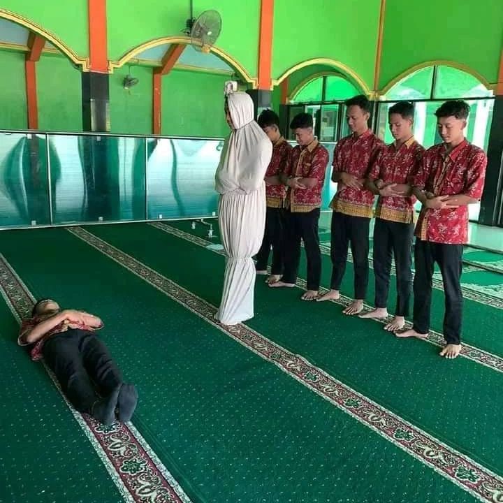 Kelakuan murid di jam kosong Berbagai sumber