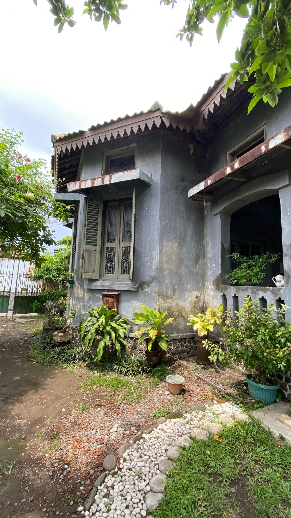Kisah di balik Rumah Pocong Sumi yang penuh sejarah, ternyata milik menteri agama pertama di Indonesia