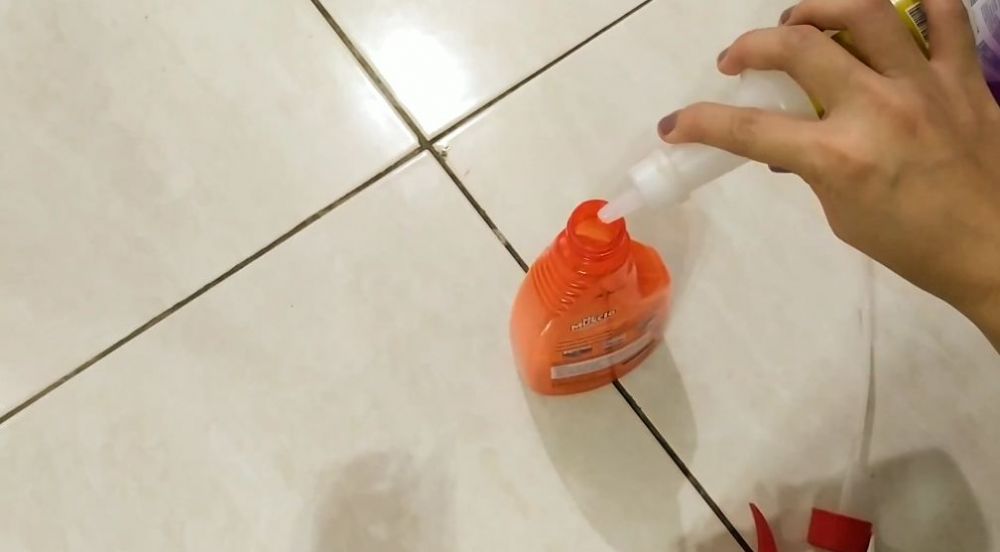 Tak perlu dijemur dulu, ini trik ampuh hilangkan bau pesing di kasur pakai 1 bahan dapur