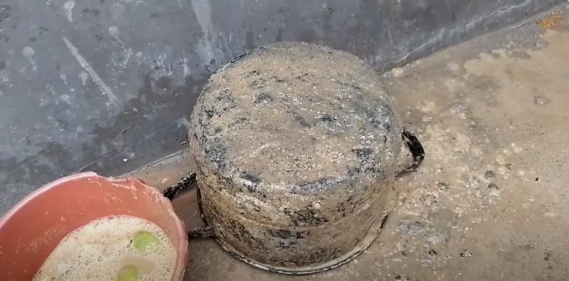 Tanpa sitrun atau baking soda, ini cara ampuh lunturkan kerak di panci cuma tambah 1 bahan dapur