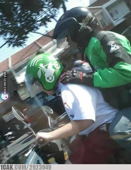 Kelakuan nyeleneh ojol Berbagai sumber Kelakuan nyeleneh ojol Berbagai sumber