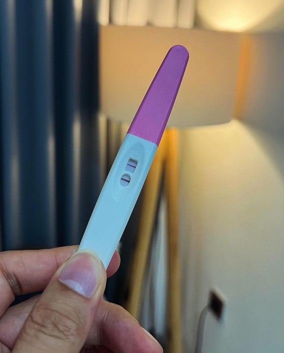 istri Angga Wijaya umumkan kehamilan © Instagram