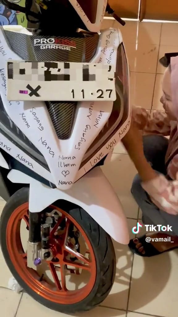 Motor dicoret pacar © TikTok