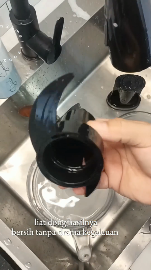 Tanpa air panas, ini trik bersihkan alat baking berminyak agar kesat lagi cuma pakai 2 bahan dapur