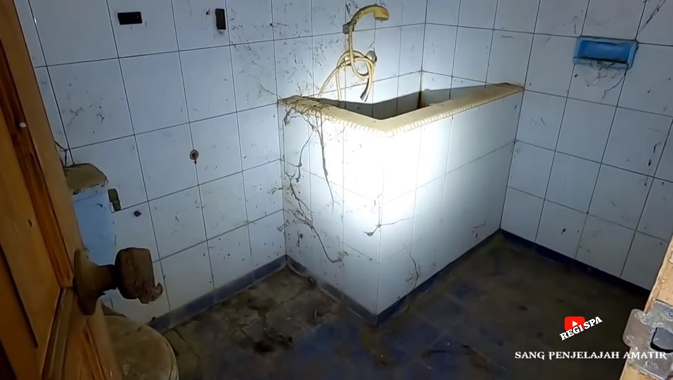 potret rumah narji dibiarkan terbengkalai © YouTube potret rumah narji dibiarkan terbengkalai © YouTube