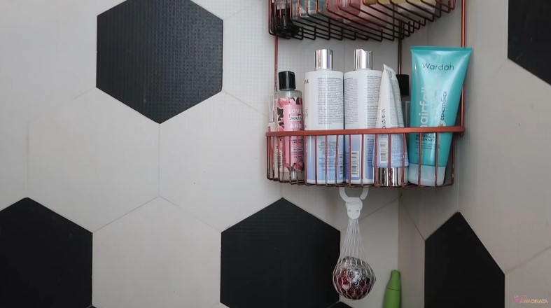 kamar mandi Hesti Purwadinata © YouTube kamar mandi Hesti Purwadinata © YouTube