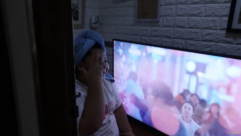 kamar mandi Hesti Purwadinata © YouTube