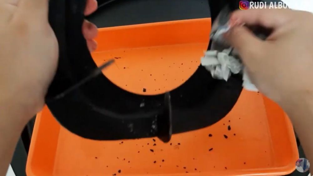 Tak usah direndam air panas, cara basmi karat dan kerak tebal di tungku kompor ini pakai 3 bahan dapur