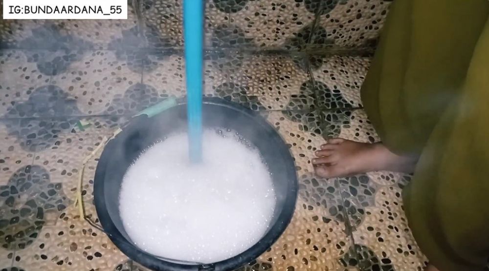 Tanpa direndam semalaman, ini cara cuci kain pel kumal agar kembali putih pakai tambahan 1 bahan dapur