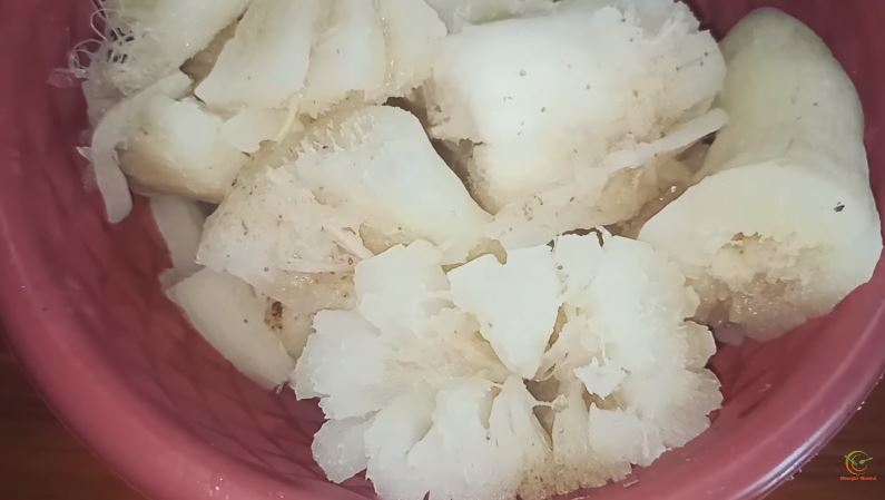 Cara goreng singkong agar renyah dan mekar sempurna, tanpa perlu direndam air es maupun dikukus