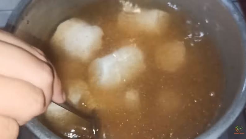 Cara goreng singkong agar renyah dan mekar sempurna, tanpa perlu direndam air es maupun dikukus