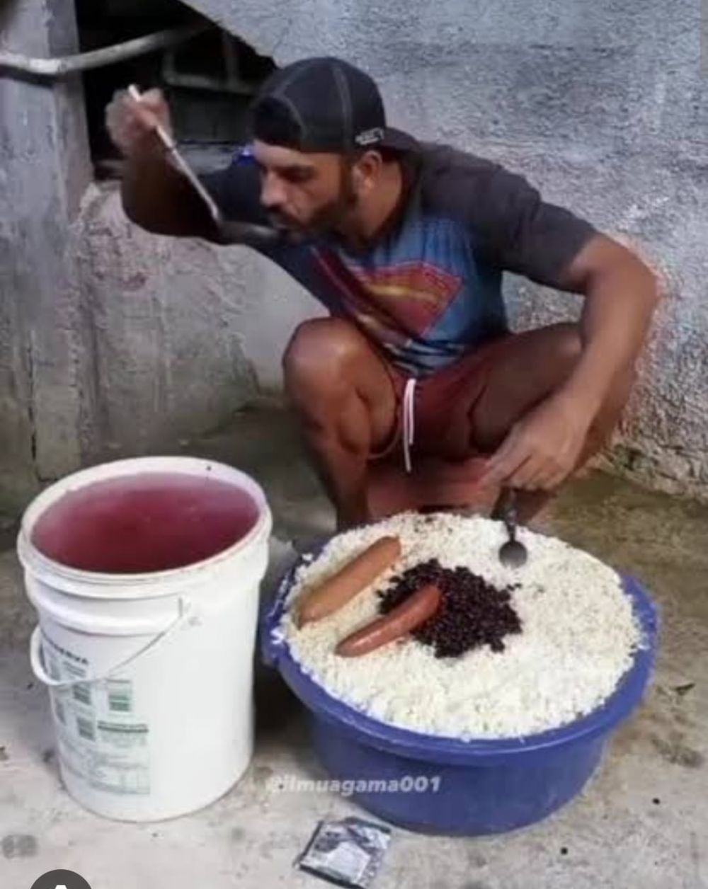 bapak-bapak makan porsi besar berbagai sumber bapak-bapak makan porsi besar berbagai sumber