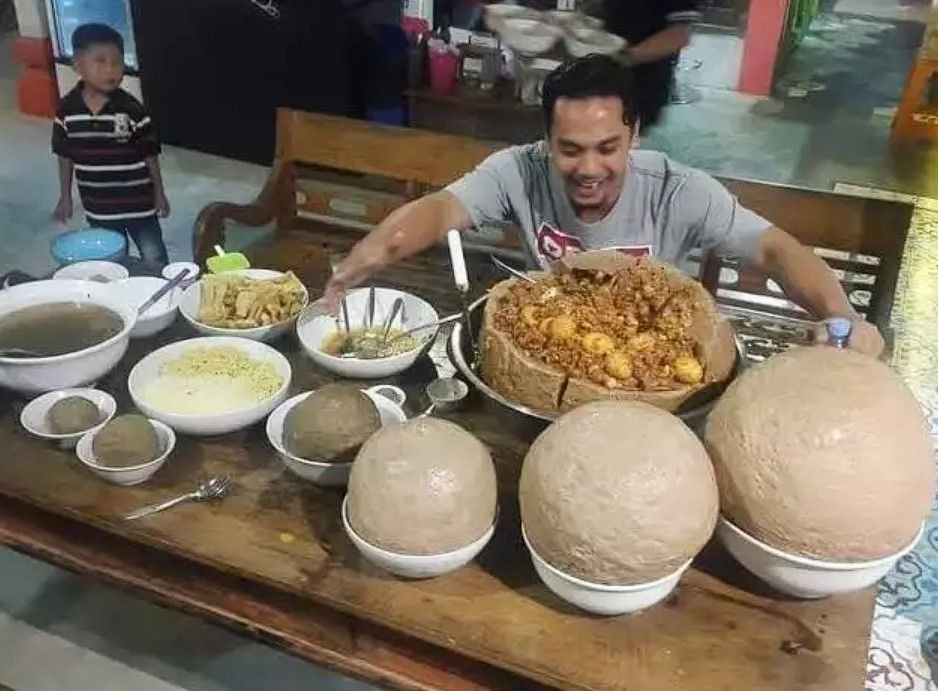 bapak-bapak makan porsi besar berbagai sumber bapak-bapak makan porsi besar berbagai sumber