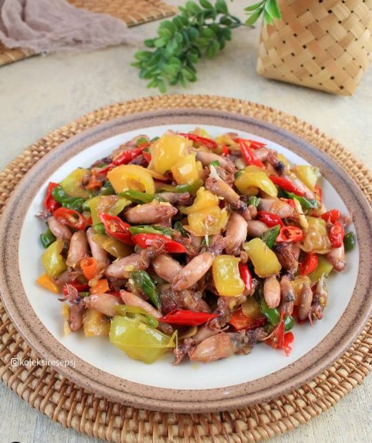 11 Resep sambal cumi paling pedas, praktis dan enaknya bikin nambah nasi