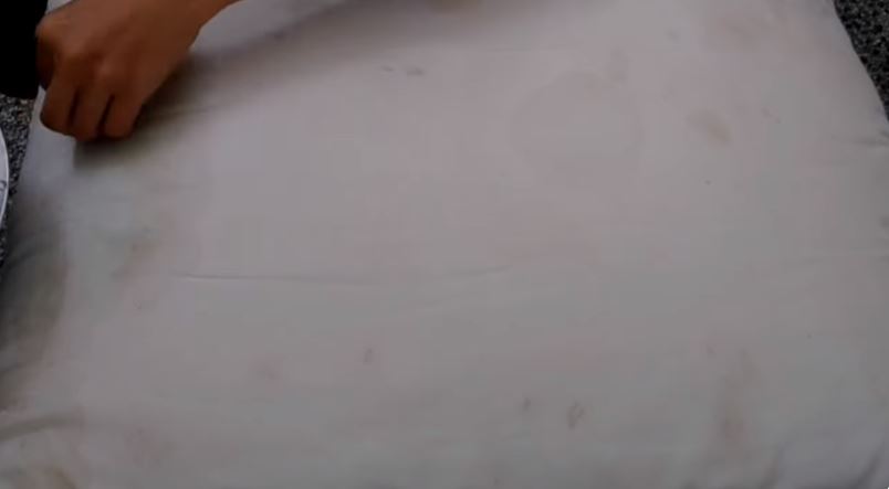 Tanpa bahan pemutih, ini trik cuci bantal dekil dan berjamur agar bersih maksimal pakai 1 bahan dapur