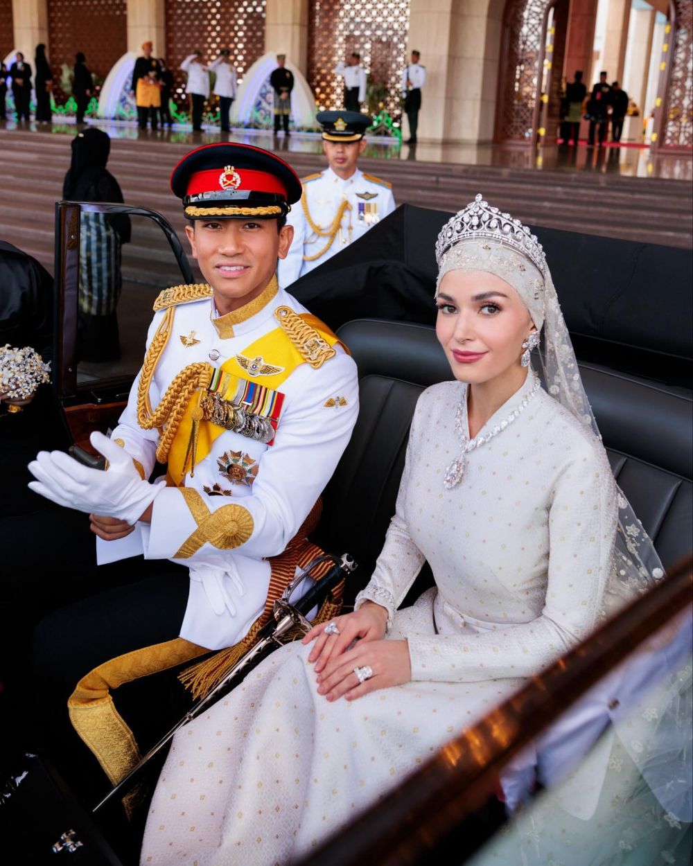 Nikahi teman masa kecil, potret lawas Pangeran Abdul Mateen bareng istri ini definisi jodoh sejak dini