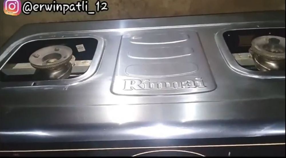 Tanpa sabun cuci piring, ini cara bersihkan kompor berminyak agar makin kesat dengan 1 bahan dapur