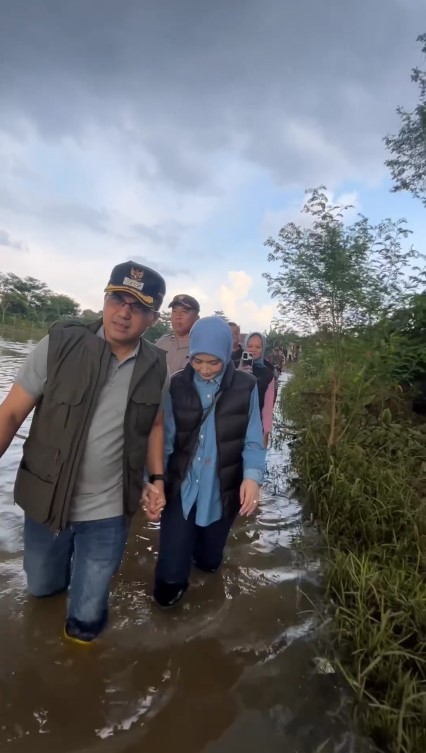 Sahrul Gunawan blusukan bareng istri © Instagram