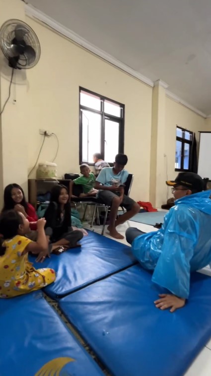 Sahrul Gunawan blusukan bareng istri © Instagram Sahrul Gunawan blusukan bareng istri © Instagram