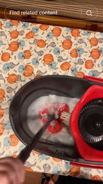 Tak perlu disikat, ini trik kembalikan kain pel dekil jadi putih lagi cukup tambah 1 bahan sederhana