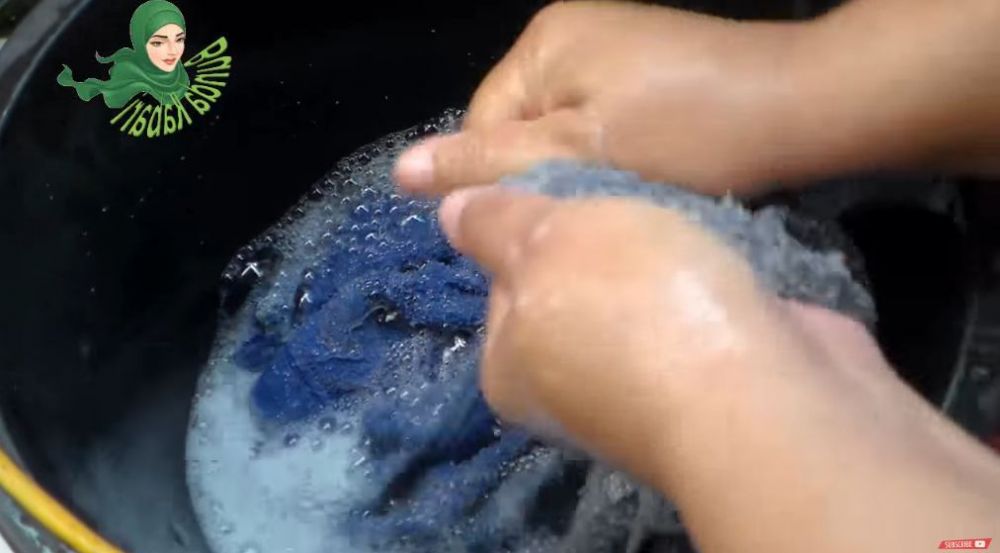 Bukan direndam air panas, ini trik cuci handuk kusam dan dekil agar lebih cerah pakai 2 bahan dapur