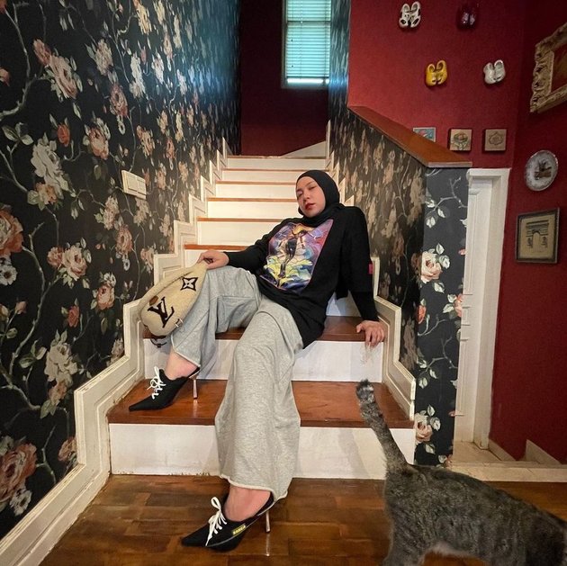 Melly Goeslaw huniannya gaya vintage © Instagram