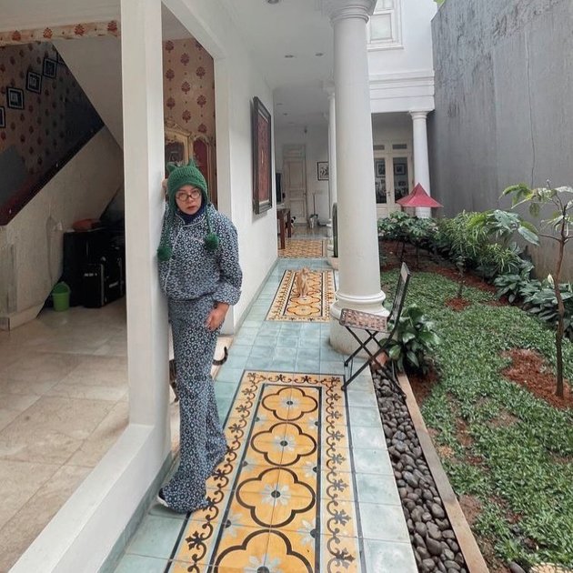 Melly Goeslaw huniannya gaya vintage © Instagram