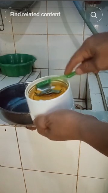 Bukan direndam larutan baking soda, ini cara hilangkan noda kunyit di blender pakai 2 bahan sederhana