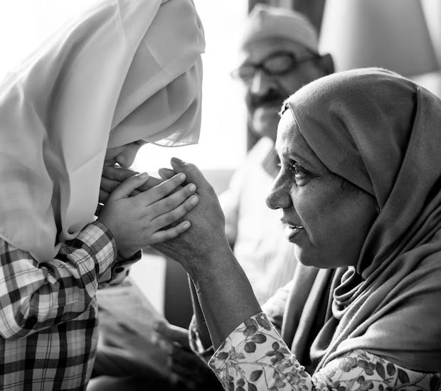 11 Arti mimpi bertemu ibu kandung yang sudah meninggal dalam Islam, maknanya bikin hati bergetar