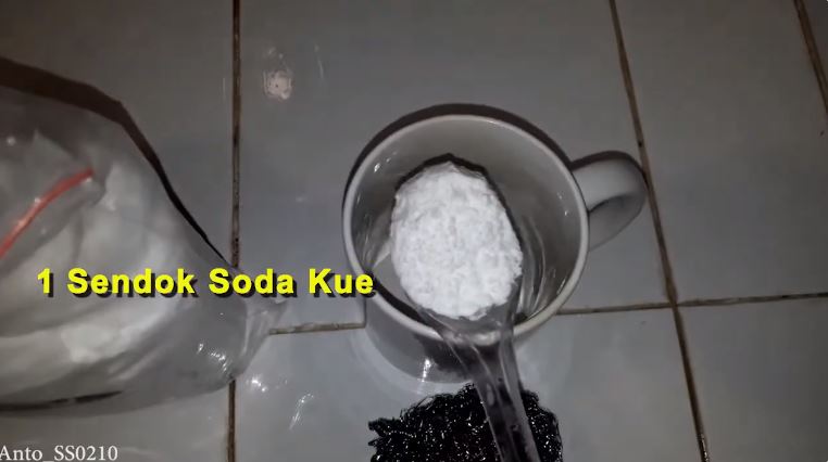 Tanpa perlu direndam larutan sitrun, ini cara praktis bersihkan kerak di gelas pakai 1 bahan dapur