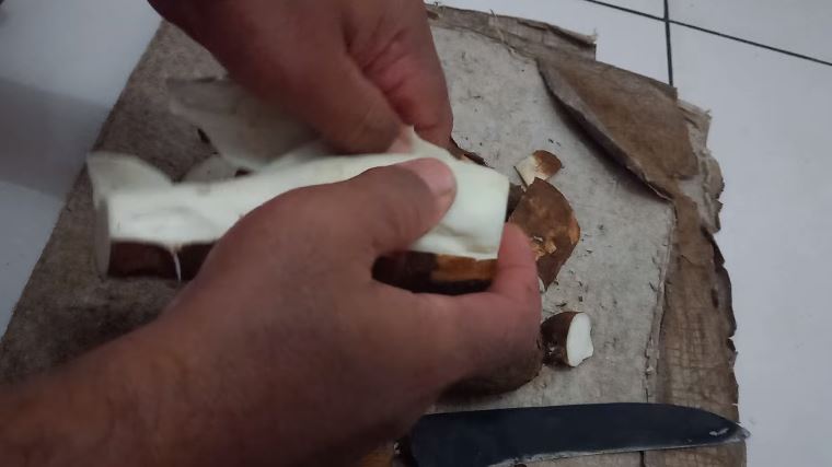 Tanpa direndam air es, ini cara bikin singkong goreng agar semakin gurih dan mekar sempurna