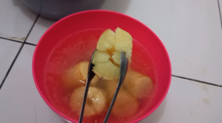 Tanpa direndam air es, ini cara bikin singkong goreng agar semakin gurih dan mekar sempurna