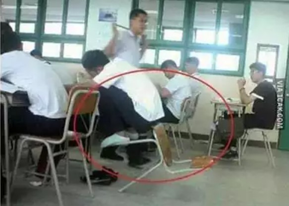 Potret kocak posisi duduk  Berbagai sumber