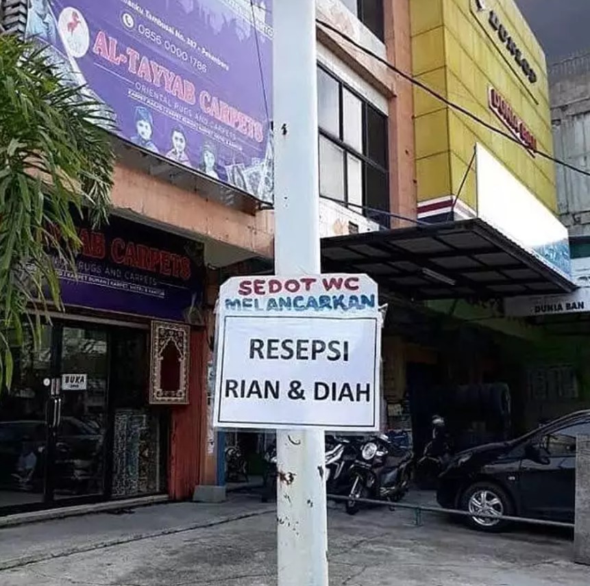 Potret pengumuman tiang listrik  Berbagai sumber