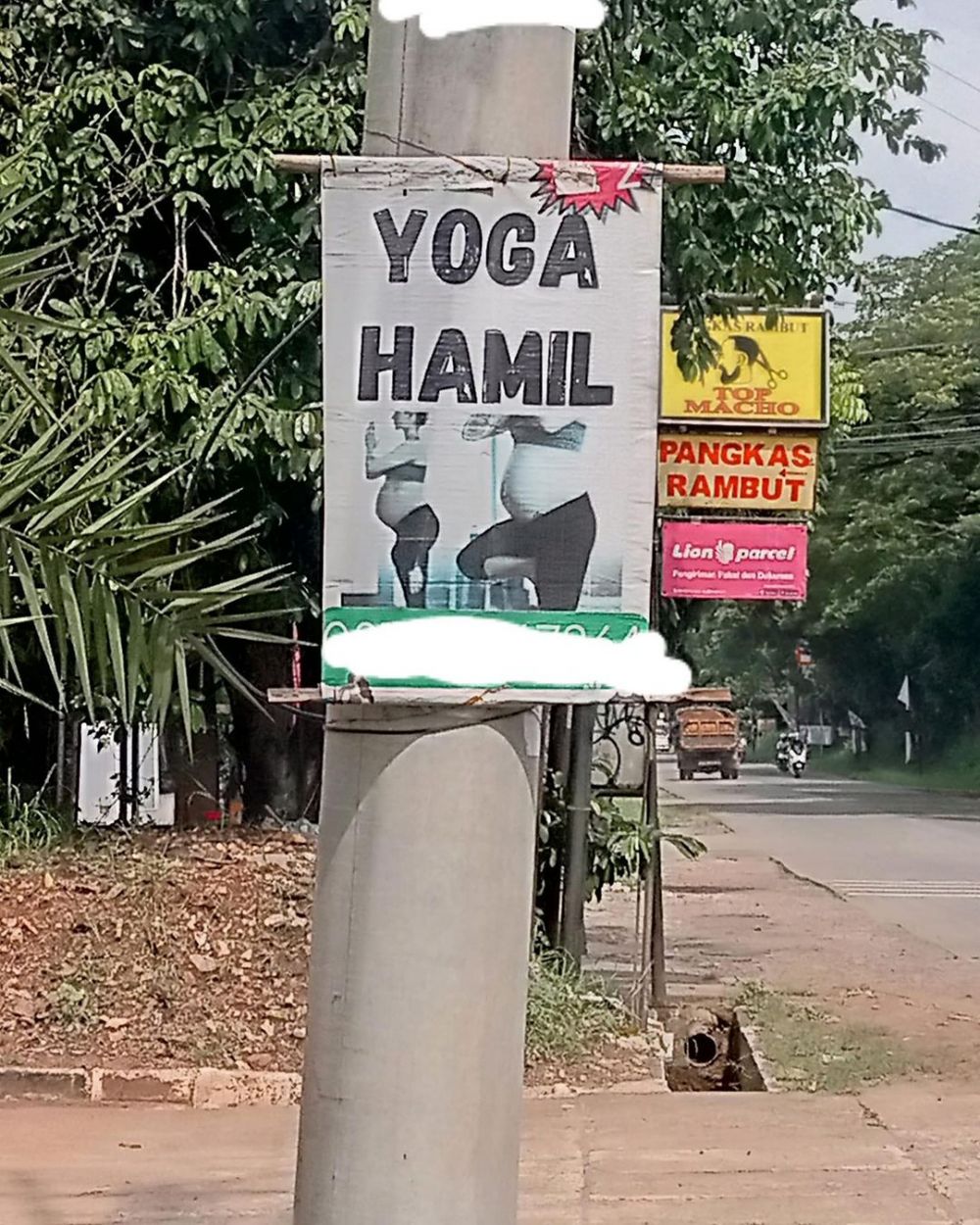 Potret pengumuman tiang listrik  Berbagai sumber