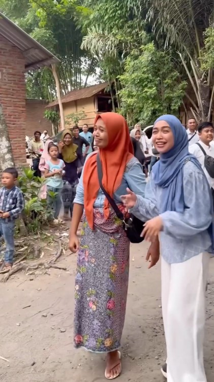 momen Ria Ricis lakukan aksi sosial © Instagram momen Ria Ricis lakukan aksi sosial © Instagram