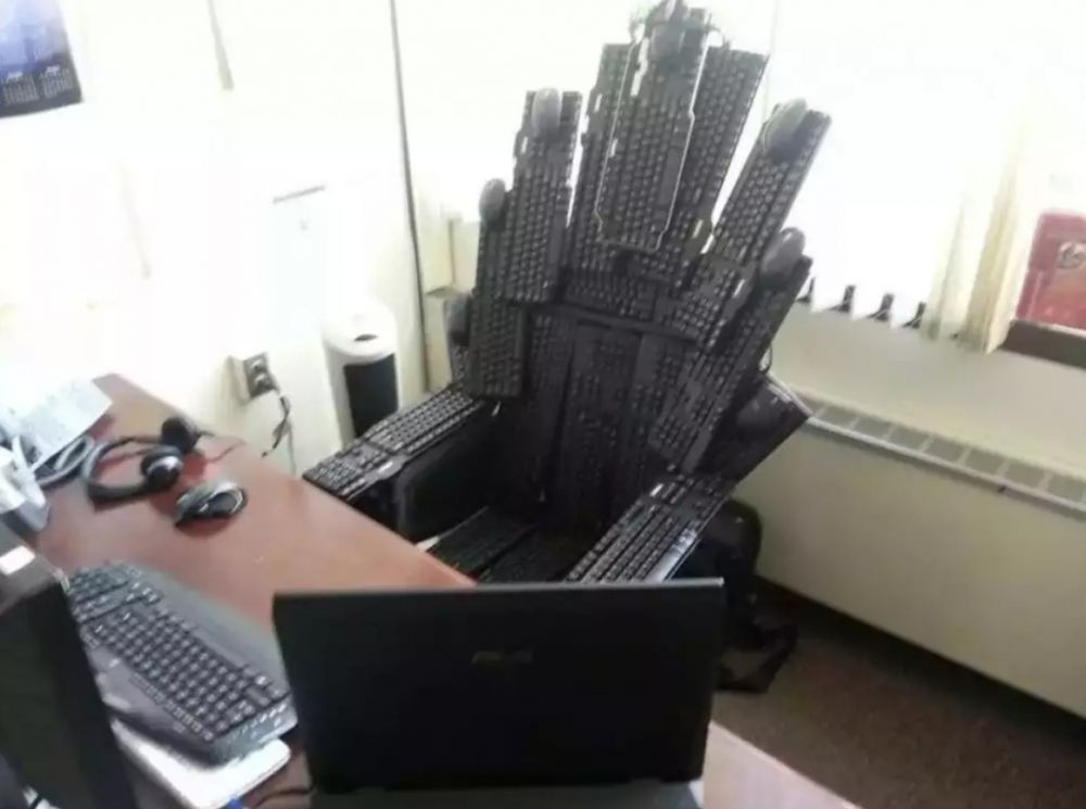 Kursi nyeleneh bikin bertanya Berbagai sumber