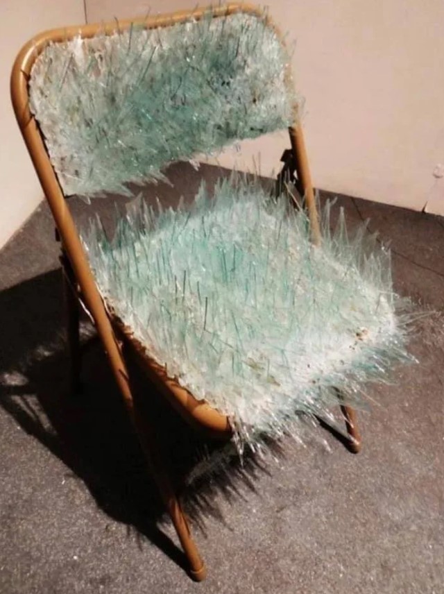 Kursi nyeleneh bikin bertanya Berbagai sumber