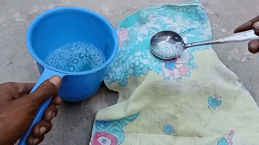 Tak perlu direndam semalaman, ini cara hilangkan kerak gosong panci agar kinclong pakai 2 bahan dapur