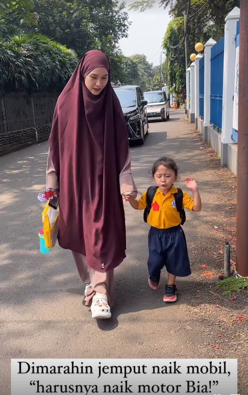 gaya seleb jemput sekolah © instagram