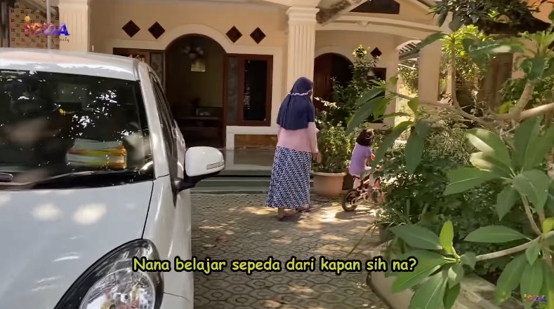 hunian Iis Dahlia di kampung © YouTube
