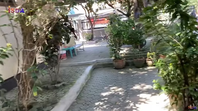 hunian Iis Dahlia di kampung © YouTube