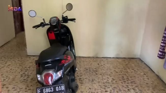 hunian Iis Dahlia di kampung © YouTube